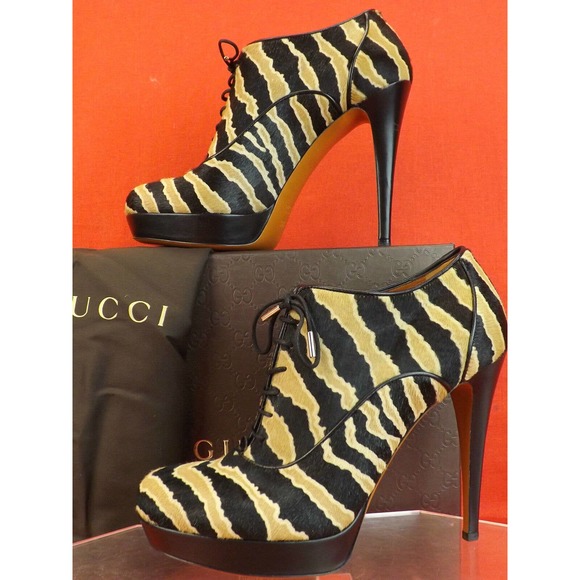 NIB GUCCI BETTY BLACK CARAMEL ZEBRA PRINT HAIR LACE UP PLATFORM ANKLE BOOTS 35.5 - Picture 2 of 12